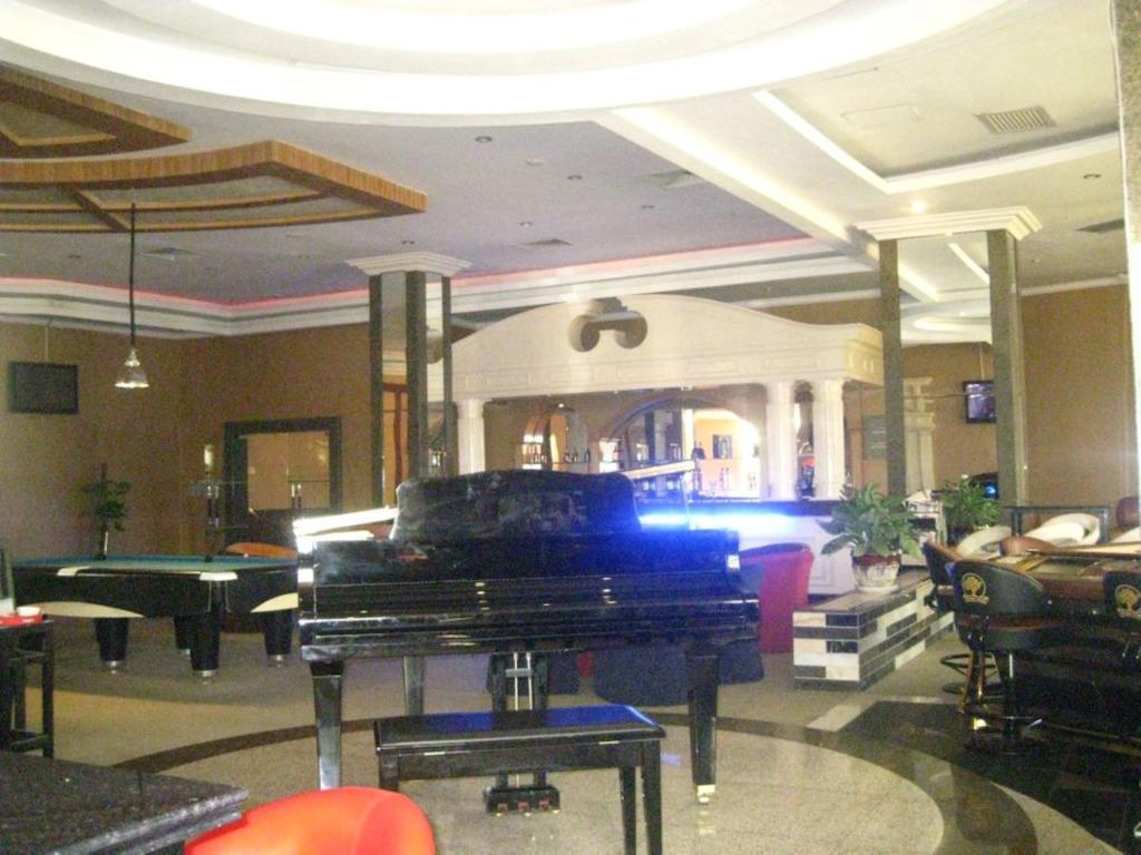 Titan King Casino Hotel Bavet Exterior foto